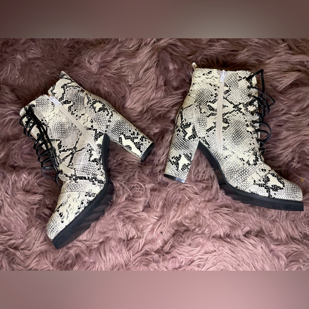 Hot Heels in Great condition.